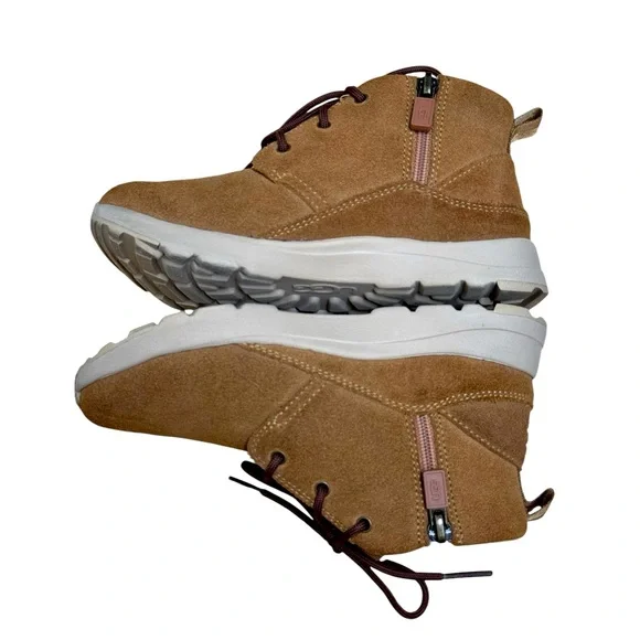Like new! UGG K Canoe III Weather suede Chukka boots, waterproof, tan, kids13 - Picture 10 of 13